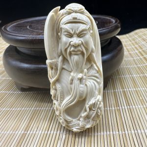 威严关公猛犸象牙雕刻手把件 — 忠义象征，匠心之作