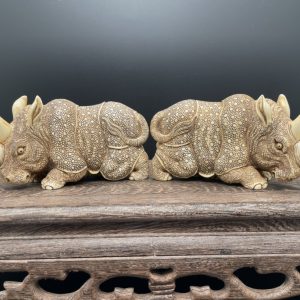 猛犸象牙雕刻犀牛摆件做旧回流风格