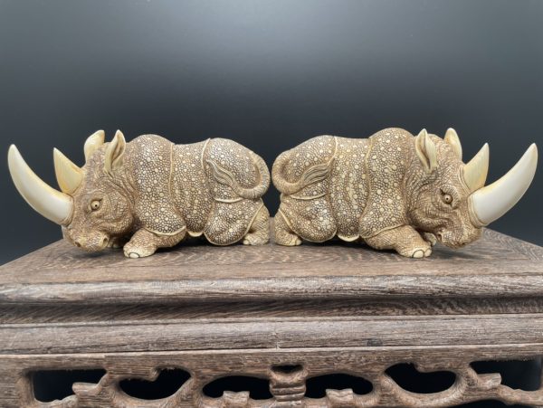 猛犸象牙雕刻犀牛摆件做旧回流风格