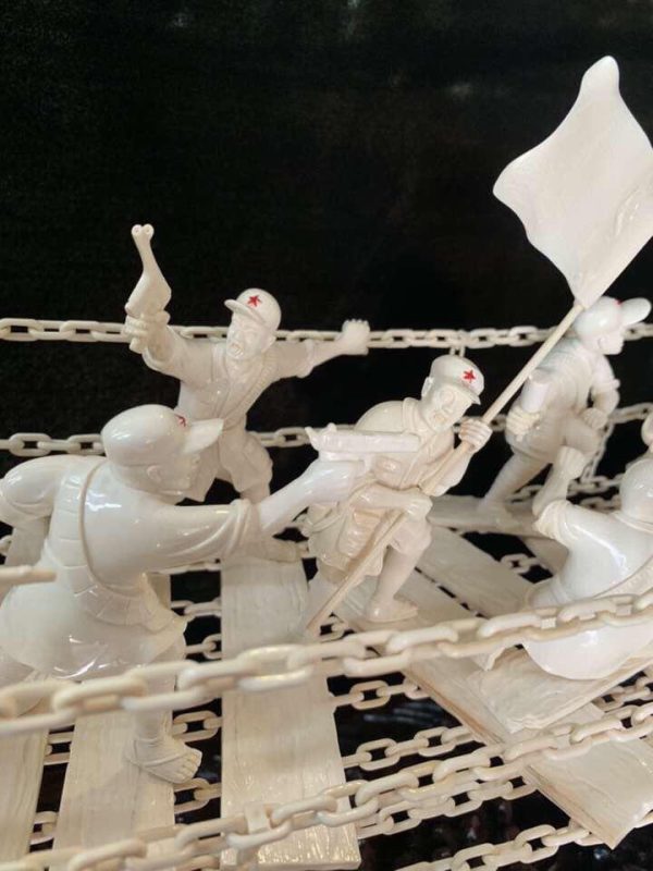 猛犸象牙雕刻勇夺泸定桥战役金亮老师作品 - 图片 4