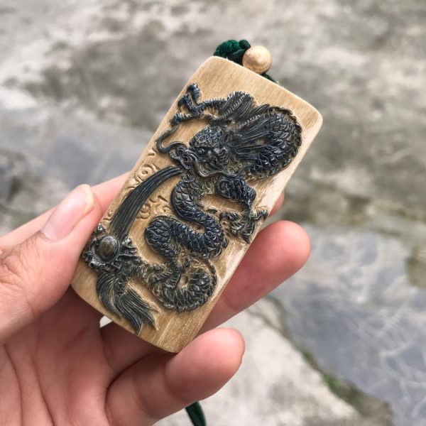 王金亮大师猛犸象牙蓝皮巧雕俏色龙牌挂件 - 图片 2