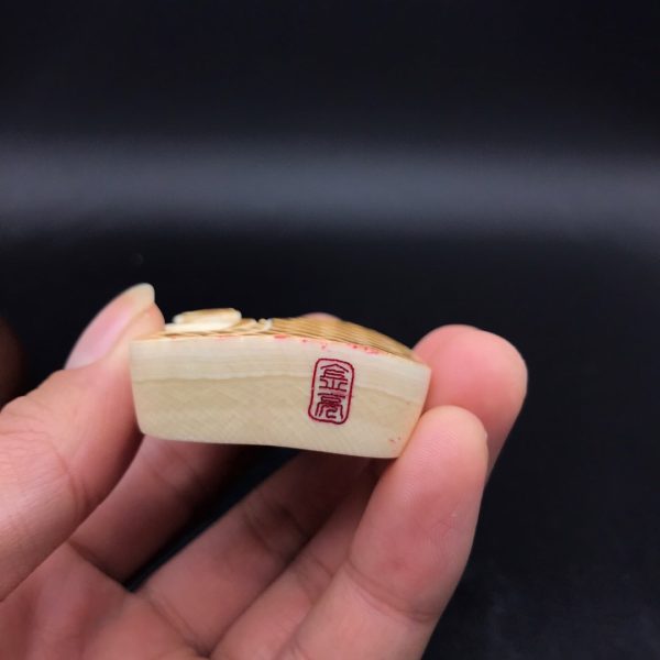 金亮大师猛犸象牙金皮皮雕福在眼前牌子挂件 - 图片 2