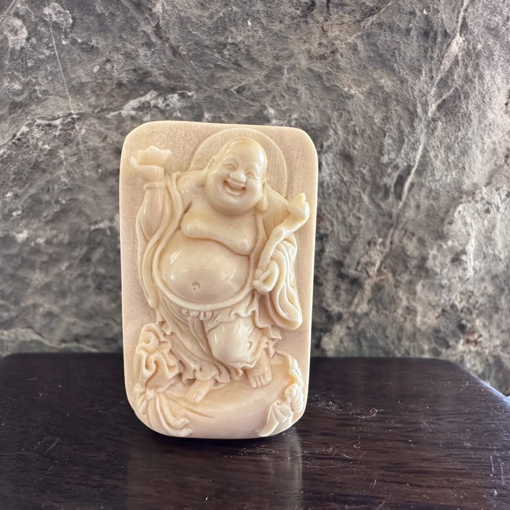 猛犸象牙【如意弥勒佛】挂件——匠心雕琢,红皮臻品,招财纳福之选