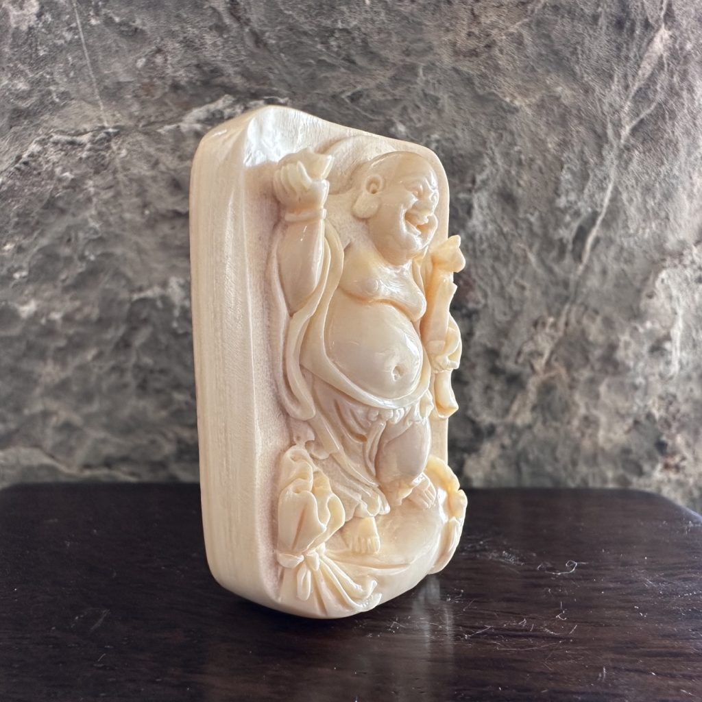 猛犸象牙【如意弥勒佛】挂件——匠心雕琢,红皮臻品,招财纳福之选