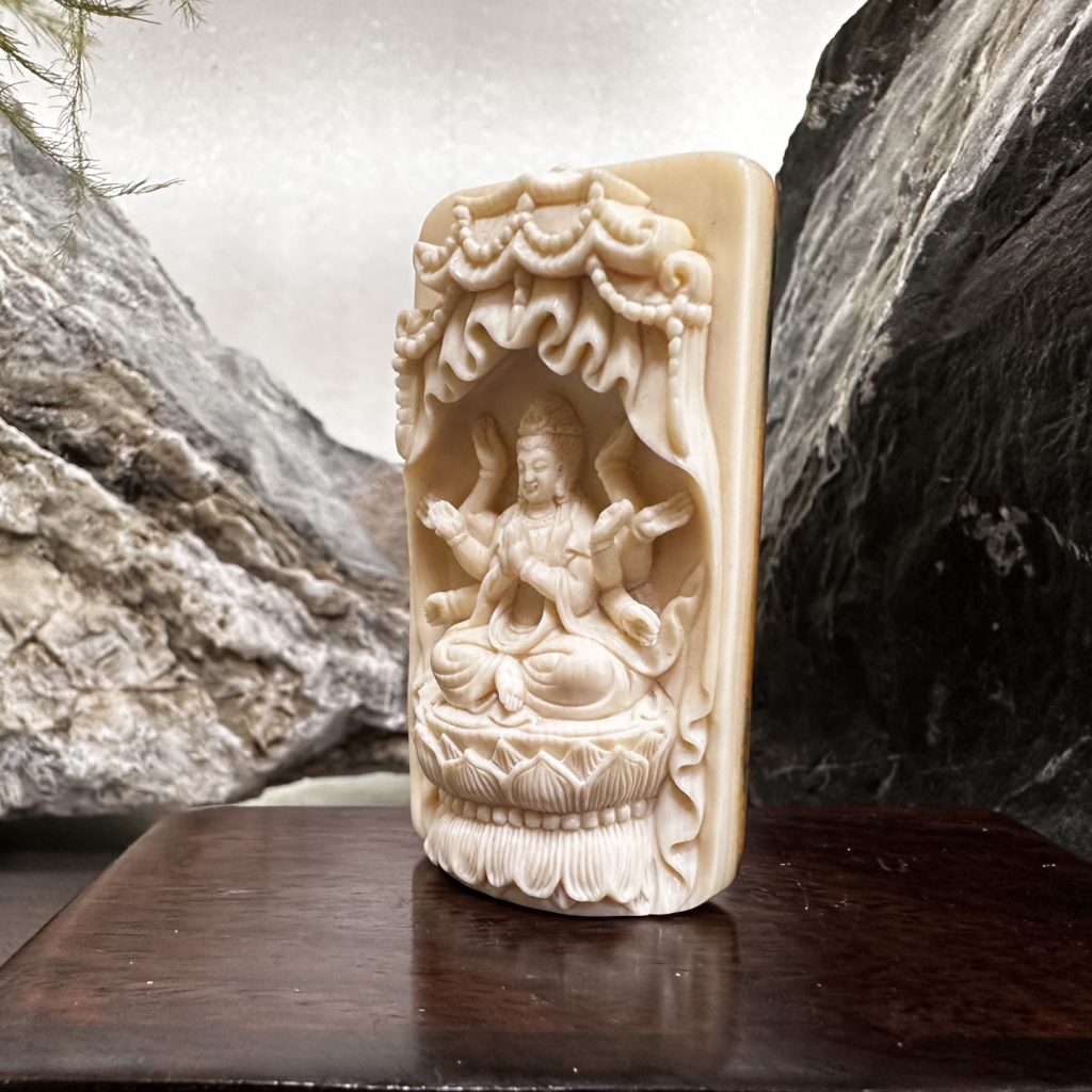 猛犸象牙千手观音菩萨挂件——天然象牙材质，精美镂空深雕工艺