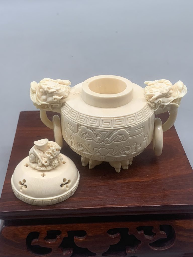 猛犸象牙香炉招财貔貅雕刻大师精品收藏摆件