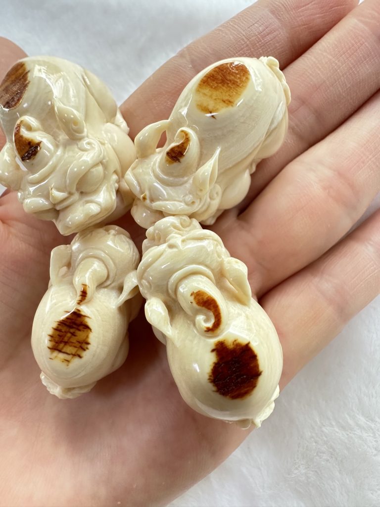 猛犸象牙招财貔貅小吊坠：天然原色，寓意财运亨通