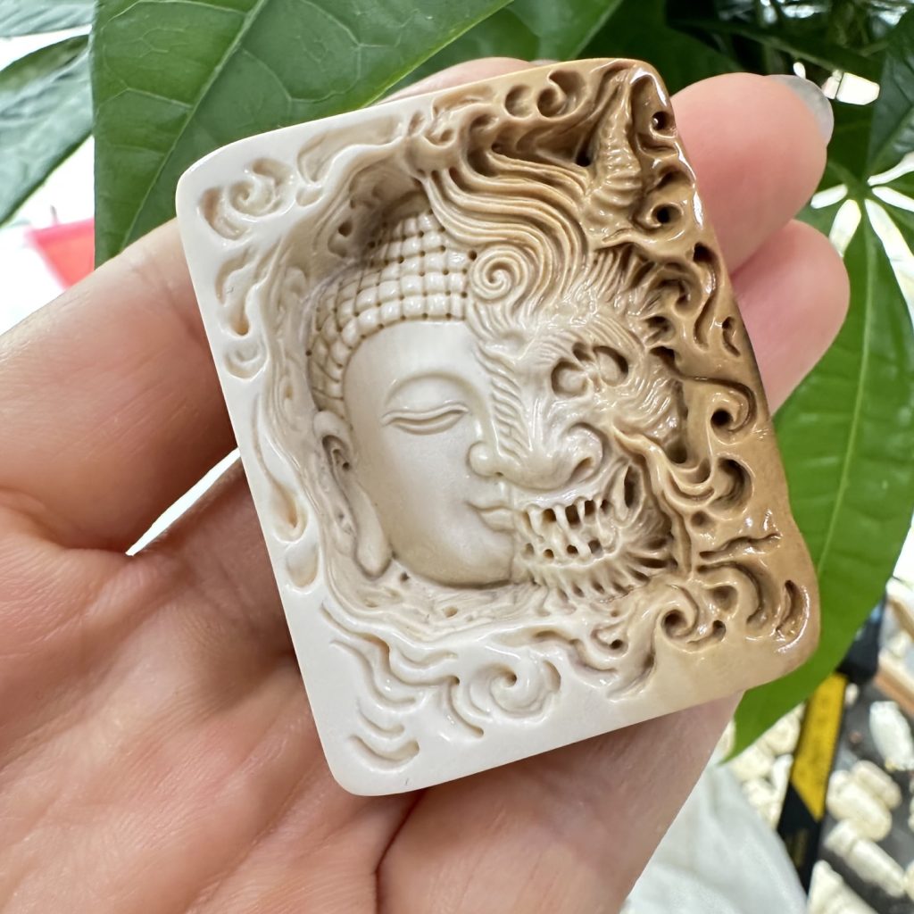 猛犸象牙牌子一念之间 —— 阴阳并存，智慧与力量的象征