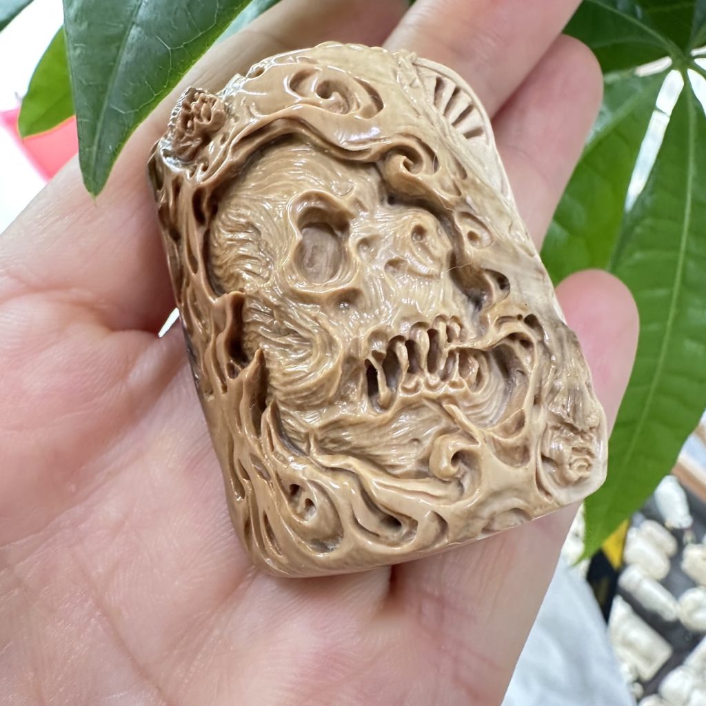 猛犸象牙牌子一念之间 —— 阴阳并存，智慧与力量的象征