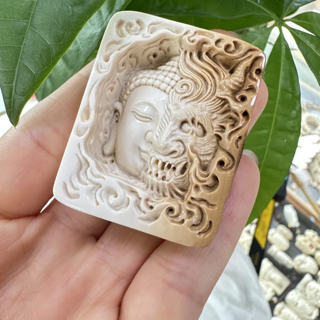 猛犸象牙牌子一念之间 —— 阴阳并存，智慧与力量的象征