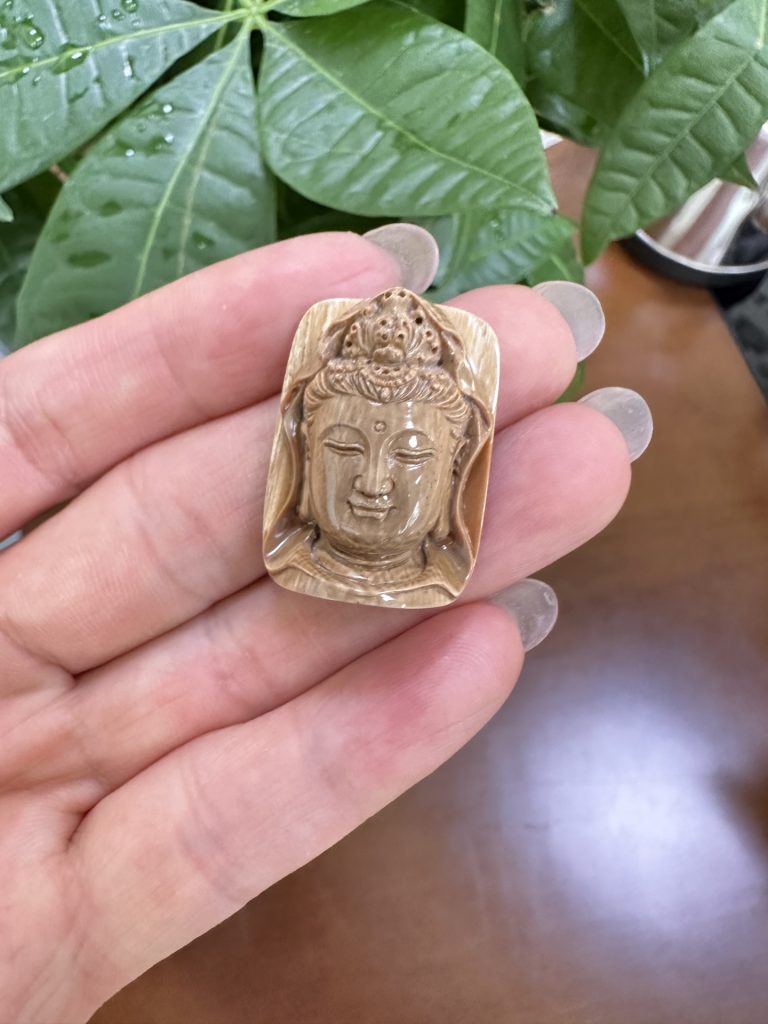 猛犸象牙咖啡料观音吊坠——天然古韵，慈悲护佑