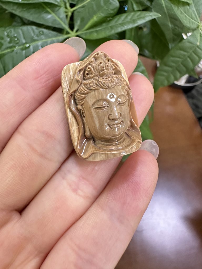 猛犸象牙咖啡料观音吊坠——天然古韵，慈悲护佑