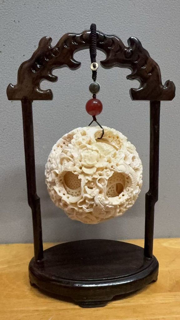 猛犸象牙鬼工球：17层玲珑结构的匠心艺术，掌中见乾坤