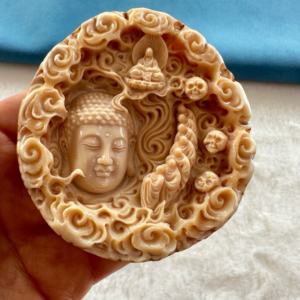 猛犸象牙三世佛手玩件 精湛满雕工艺 奶黄果冻料文玩把件