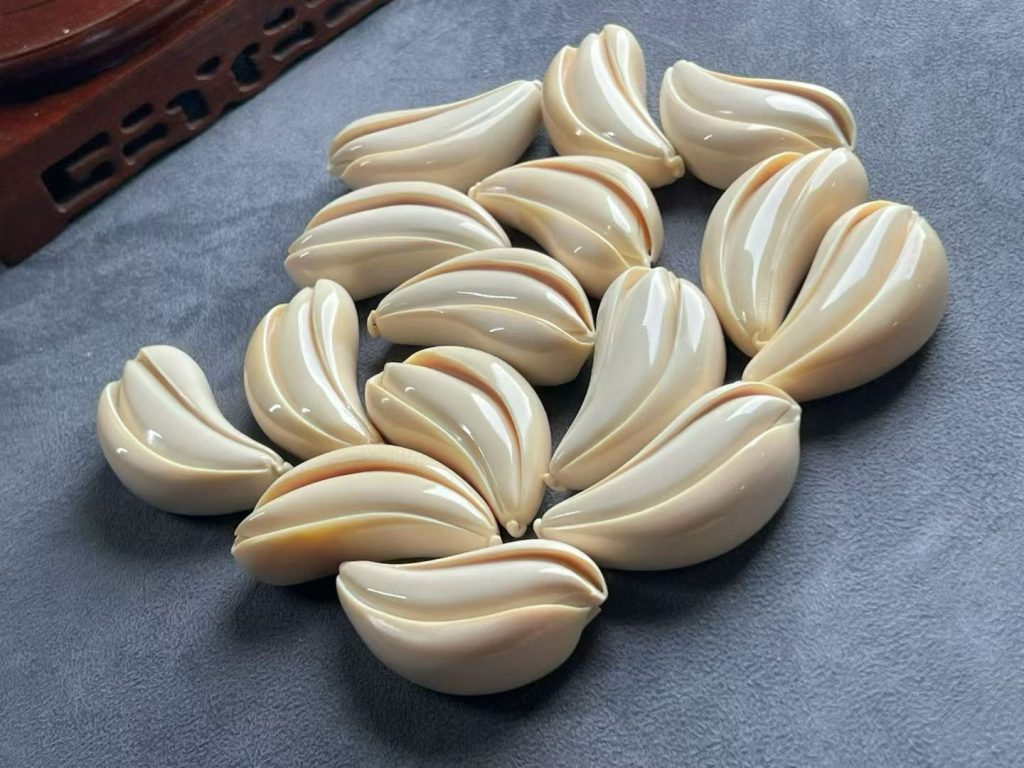 猛犸象牙兰花吊坠值不值得入手？从材质到寓意一次说清